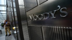 ماذا يعني تخفيض التصنيف الائتماني لأي دولة؟ وما التداعيات؟ 4 moodys اخبار اقتصادية والعملات الرقمية والذكاء الاصطناعي