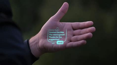 Humane AI Pin: مستقبل الهواتف بدون شاشات 4 Humane AI Pin ومستقبل الهواتف الذكية بدون شاشات